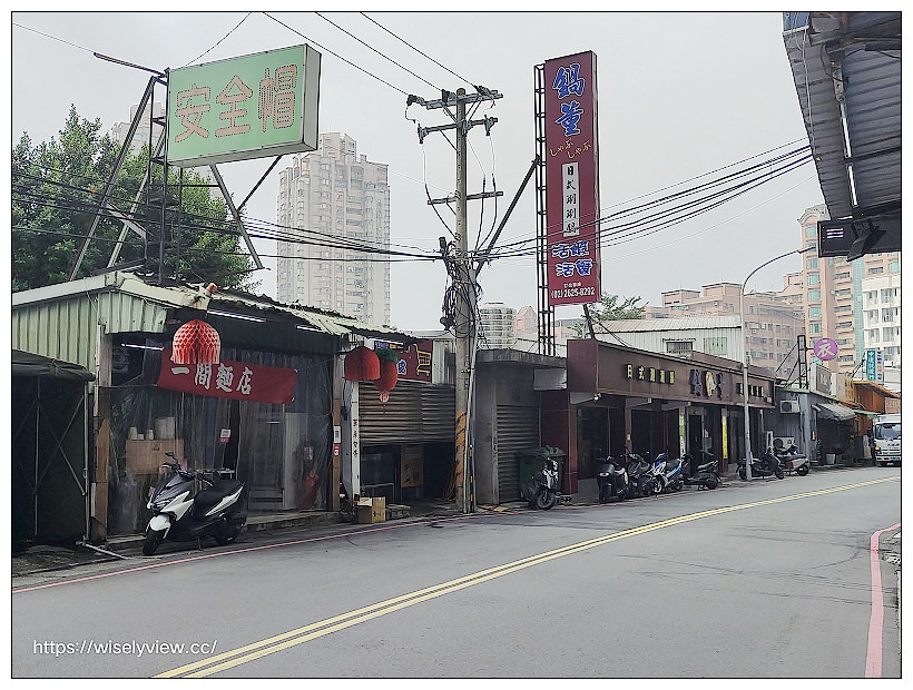歇業。一間麵店-老士官長川味三寶牛肉麵︱不輸飯店名廚用料十足，特色滷色必點好吃～淡大牛肉麵 x 淡大美食 x 淡江美食 x 淡江大學大忠街牛肉麵