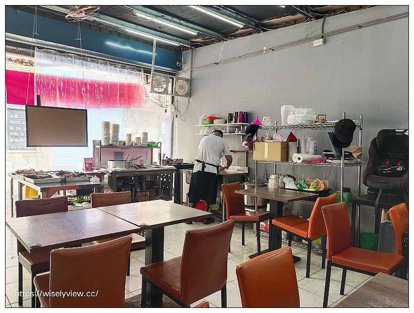 歇業。一間麵店-老士官長川味三寶牛肉麵︱不輸飯店名廚用料十足，特色滷色必點好吃～淡大牛肉麵 x 淡大美食 x 淡江美食 x 淡江大學大忠街牛肉麵