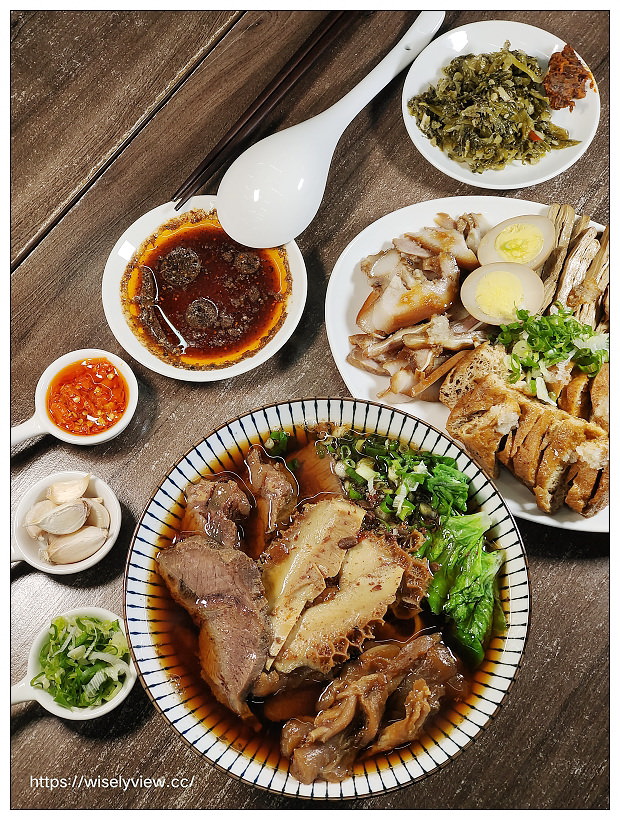 歇業。一間麵店-老士官長川味三寶牛肉麵︱不輸飯店名廚用料十足，特色滷色必點好吃～淡大牛肉麵 x 淡大美食 x 淡江美食 x 淡江大學大忠街牛肉麵