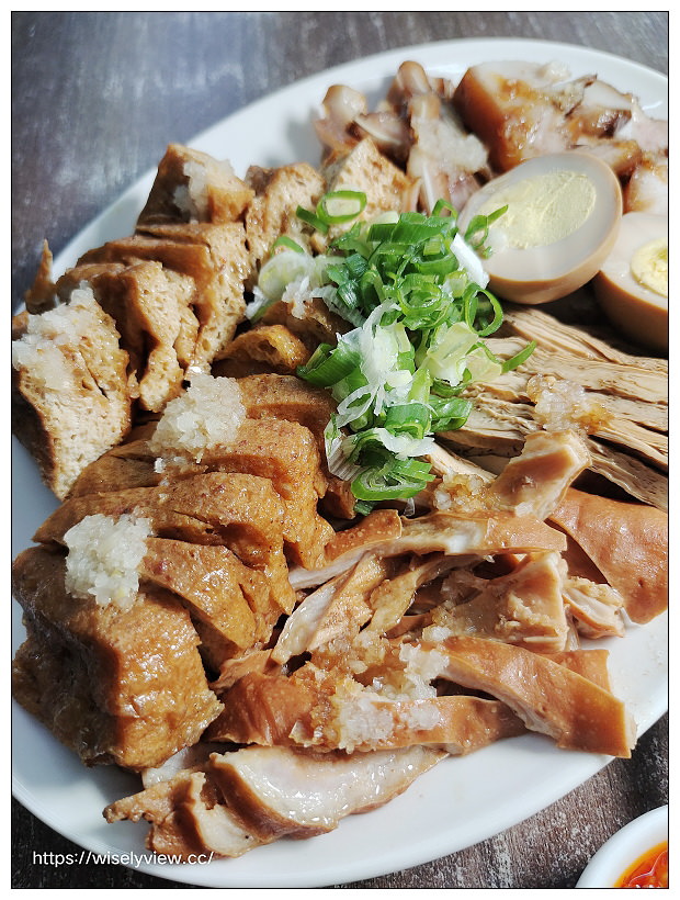 歇業。一間麵店-老士官長川味三寶牛肉麵︱不輸飯店名廚用料十足，特色滷色必點好吃～淡大牛肉麵 x 淡大美食 x 淡江美食 x 淡江大學大忠街牛肉麵