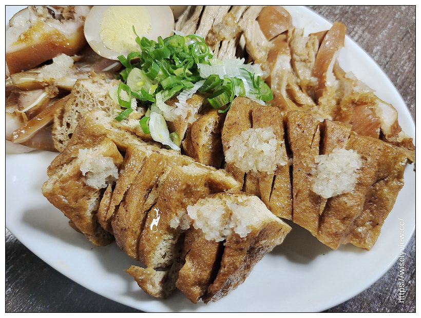 歇業。一間麵店-老士官長川味三寶牛肉麵︱不輸飯店名廚用料十足，特色滷色必點好吃～淡大牛肉麵 x 淡大美食 x 淡江美食 x 淡江大學大忠街牛肉麵