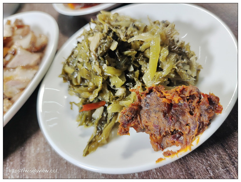 歇業。一間麵店-老士官長川味三寶牛肉麵︱不輸飯店名廚用料十足，特色滷色必點好吃～淡大牛肉麵 x 淡大美食 x 淡江美食 x 淡江大學大忠街牛肉麵