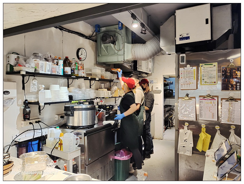 台北松山。信本家美食外送廚房 光復八德店︱五大餐飲品牌雲端廚房美食,燒肉丼、烏龍麵、炸雞、漢堡和沙拉一次享用,外送平台現場享用外帶皆好吃 台北松山。信本家美食外送廚房 光復八德店︱五大餐飲品牌雲端廚房美食,燒肉丼、烏龍麵、炸雞、漢堡和沙拉一次享用,外送平台現場享用外帶皆好吃