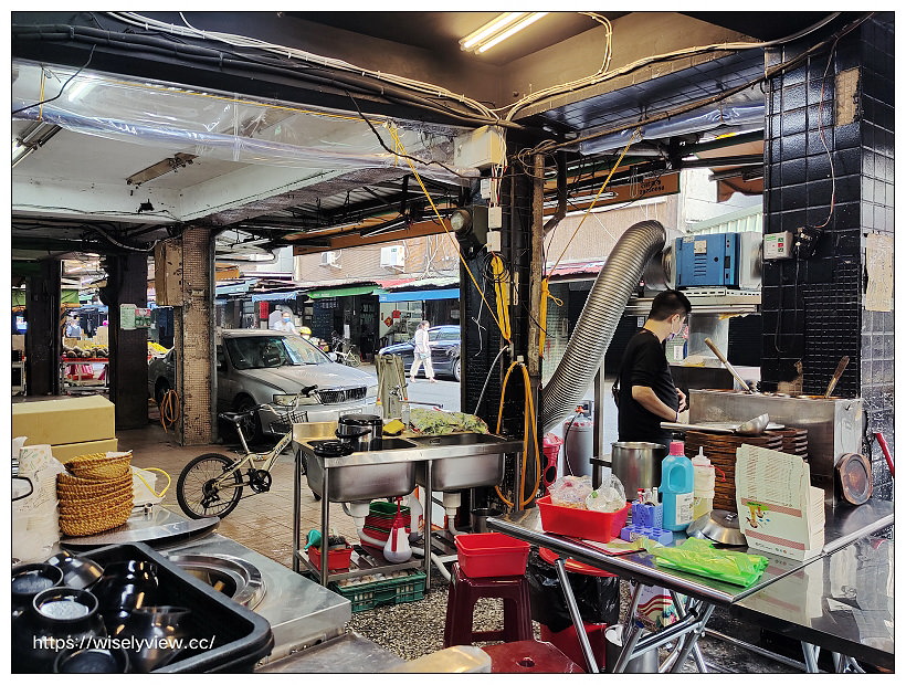 台北北投。石牌自強市場 六分熟牛排︱路邊攤鐵板原肉牛排～捷運石牌站美食 x 石牌美食 x 北投美食