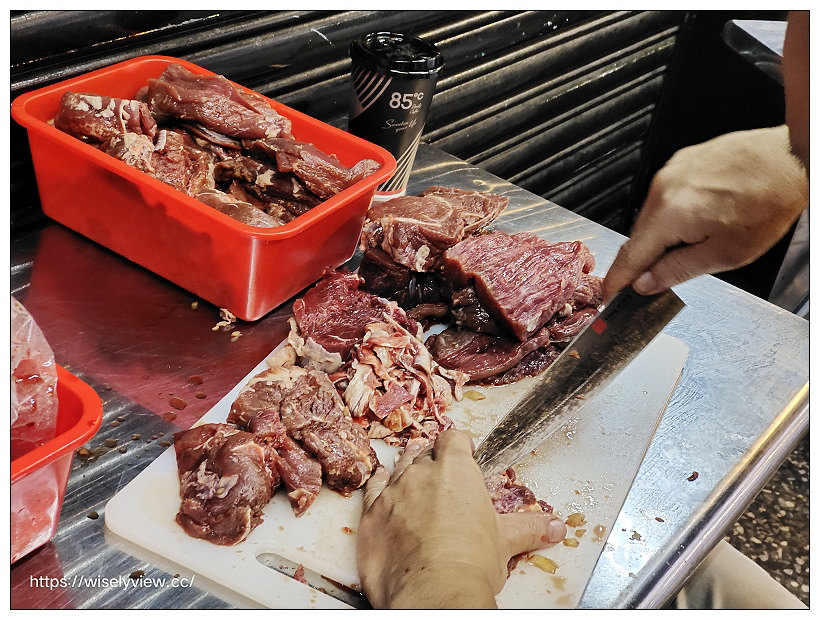 台北北投。石牌自強市場 六分熟牛排︱路邊攤鐵板原肉牛排～捷運石牌站美食 x 石牌美食 x 北投美食