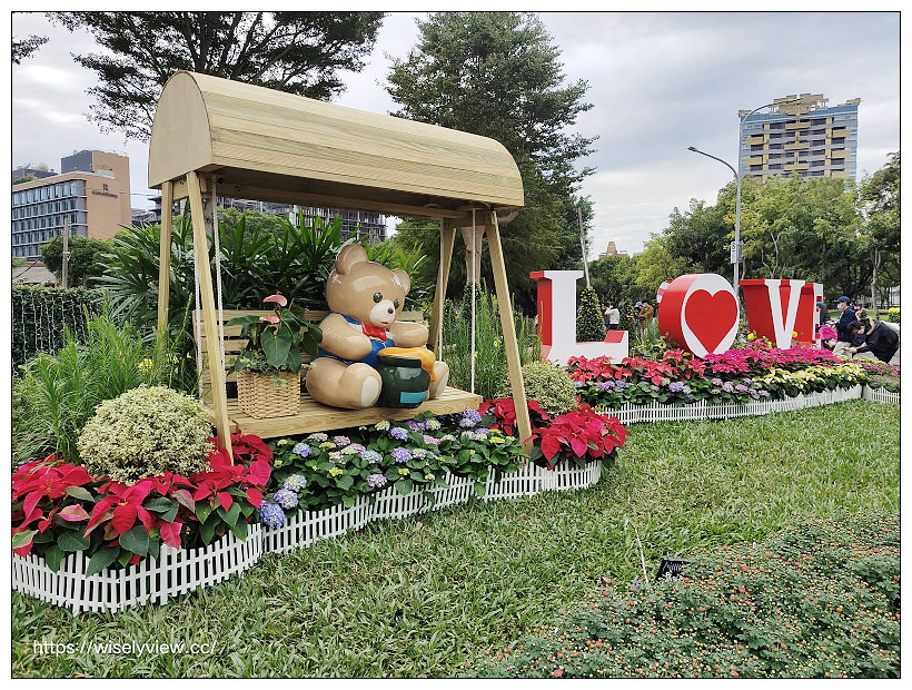 2021士林官邸菊展。菊來運轉 11/26-12/12 交通路線停車︱旋轉大立菊、巨型恐龍、笑笑羊拍照打卡資訊