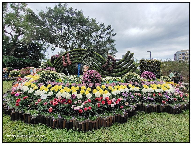 2021士林官邸菊展。菊來運轉 11/26-12/12 交通路線停車︱旋轉大立菊、巨型恐龍、笑笑羊拍照打卡資訊