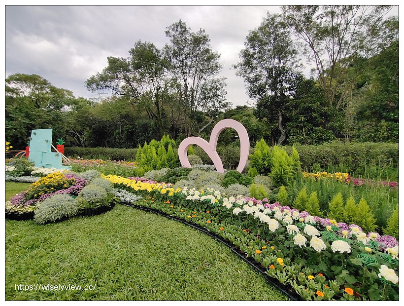 2021士林官邸菊展。菊來運轉 11/26-12/12 交通路線停車︱旋轉大立菊、巨型恐龍、笑笑羊拍照打卡資訊