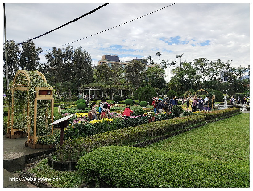 2021士林官邸菊展。菊來運轉 11/26-12/12 交通路線停車︱旋轉大立菊、巨型恐龍、笑笑羊拍照打卡資訊