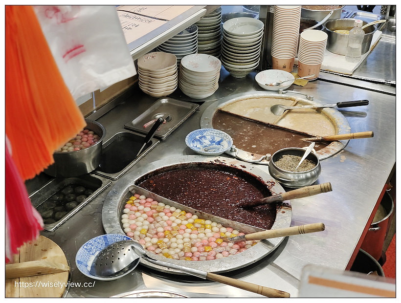 台北萬華。三六食粑(原36圓仔店)︱龍山寺旁傳統甜湯粿店，推薦招牌綜合甜湯、紫米桂圓粥和燒麻糬～捷運龍山寺站美食 x 萬華美食 x 艋舺夜市美食