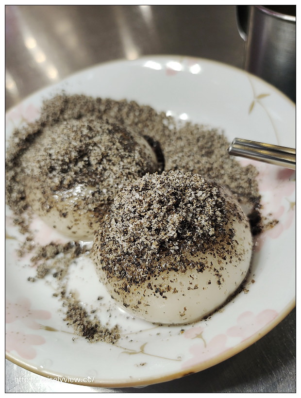 台北萬華。三六食粑(原36圓仔店)︱龍山寺旁傳統甜湯粿店，推薦招牌綜合甜湯、紫米桂圓粥和燒麻糬～捷運龍山寺站美食 x 萬華美食 x 艋舺夜市美食