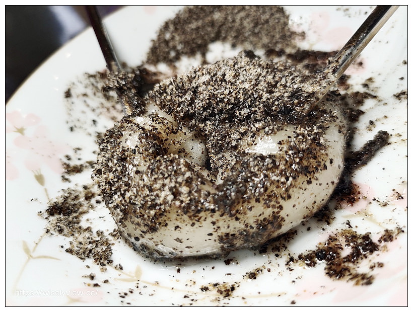 台北萬華。三六食粑(原36圓仔店)︱龍山寺旁傳統甜湯粿店，推薦招牌綜合甜湯、紫米桂圓粥和燒麻糬～捷運龍山寺站美食 x 萬華美食 x 艋舺夜市美食