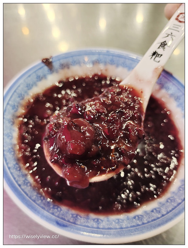 台北萬華。三六食粑(原36圓仔店)︱龍山寺旁傳統甜湯粿店，推薦招牌綜合甜湯、紫米桂圓粥和燒麻糬～捷運龍山寺站美食 x 萬華美食 x 艋舺夜市美食