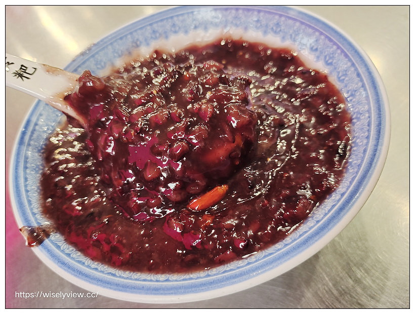 台北萬華。三六食粑(原36圓仔店)︱龍山寺旁傳統甜湯粿店，推薦招牌綜合甜湯、紫米桂圓粥和燒麻糬～捷運龍山寺站美食 x 萬華美食 x 艋舺夜市美食