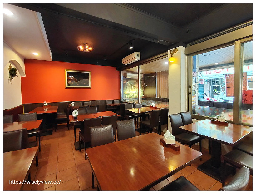 台北中正。泰味鮮泰式主題餐廳︱台大公館泰國熱炒餐廳，環境舒適菜色多，推薦椒麻雞和月亮蝦餅～捷運公館站美食 x 台大公館美食 x 自來水博物館美食