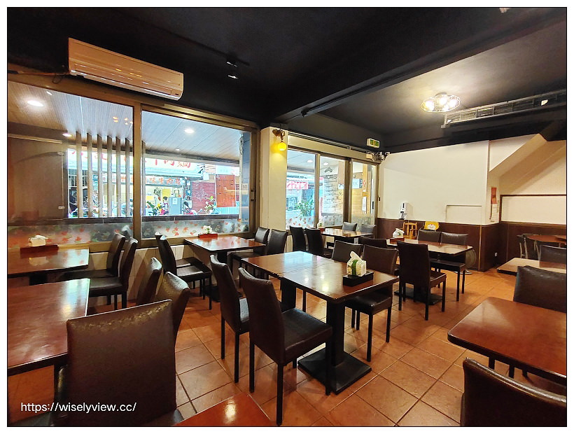 台北中正。泰味鮮泰式主題餐廳︱台大公館泰國熱炒餐廳，環境舒適菜色多，推薦椒麻雞和月亮蝦餅～捷運公館站美食 x 台大公館美食 x 自來水博物館美食