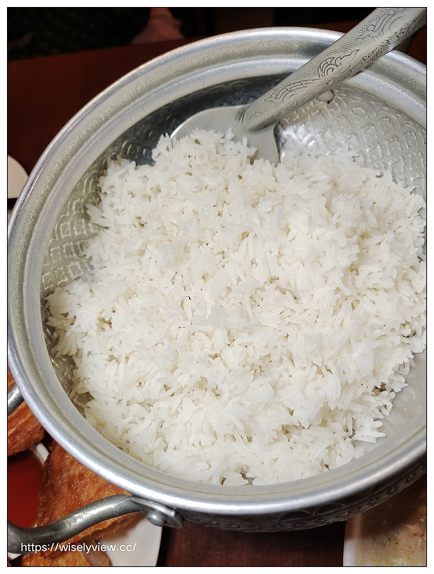 台北中正。泰味鮮泰式主題餐廳︱台大公館泰國熱炒餐廳，環境舒適菜色多，推薦椒麻雞和月亮蝦餅～捷運公館站美食 x 台大公館美食 x 自來水博物館美食