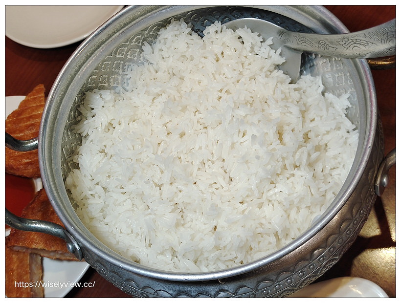 台北中正。泰味鮮泰式主題餐廳︱台大公館泰國熱炒餐廳，環境舒適菜色多，推薦椒麻雞和月亮蝦餅～捷運公館站美食 x 台大公館美食 x 自來水博物館美食