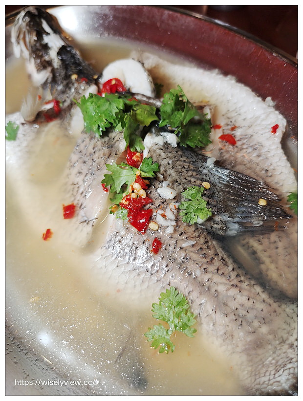 台北中正。泰味鮮泰式主題餐廳︱台大公館泰國熱炒餐廳，環境舒適菜色多，推薦椒麻雞和月亮蝦餅～捷運公館站美食 x 台大公館美食 x 自來水博物館美食