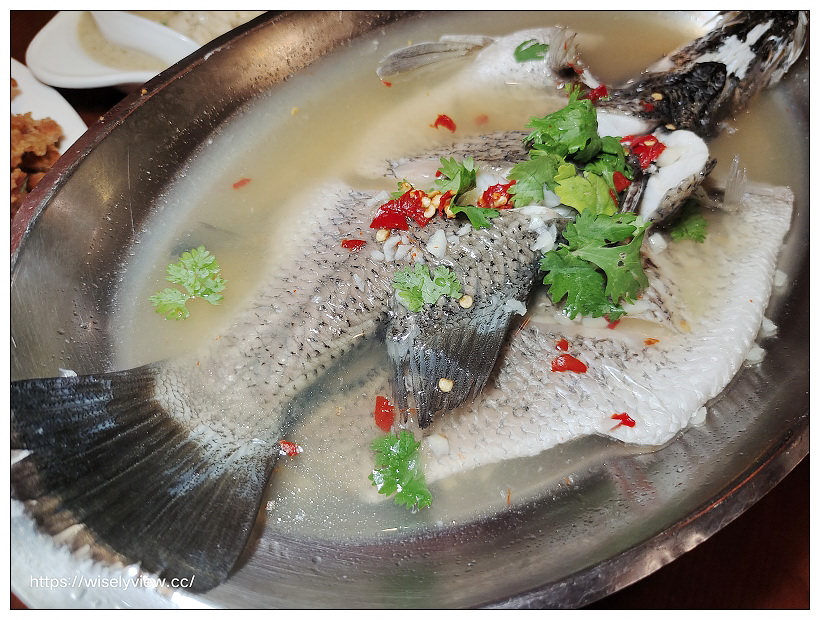 台北中正。泰味鮮泰式主題餐廳︱台大公館泰國熱炒餐廳，環境舒適菜色多，推薦椒麻雞和月亮蝦餅～捷運公館站美食 x 台大公館美食 x 自來水博物館美食