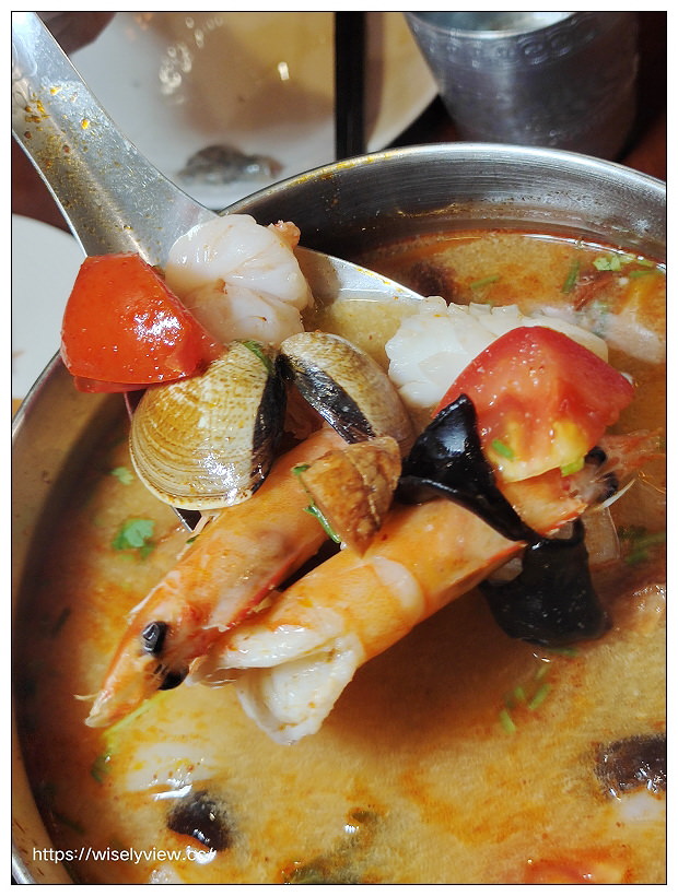 台北中正。泰味鮮泰式主題餐廳︱台大公館泰國熱炒餐廳，環境舒適菜色多，推薦椒麻雞和月亮蝦餅～捷運公館站美食 x 台大公館美食 x 自來水博物館美食