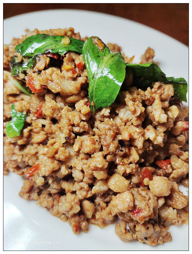 台北中正。泰味鮮泰式主題餐廳︱台大公館泰國熱炒餐廳，環境舒適菜色多，推薦椒麻雞和月亮蝦餅～捷運公館站美食 x 台大公館美食 x 自來水博物館美食