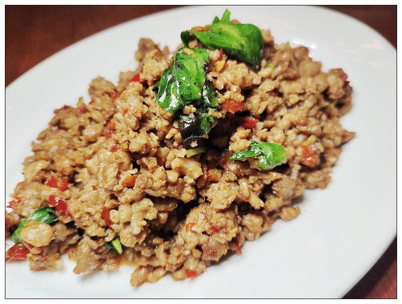 台北中正。泰味鮮泰式主題餐廳︱台大公館泰國熱炒餐廳，環境舒適菜色多，推薦椒麻雞和月亮蝦餅～捷運公館站美食 x 台大公館美食 x 自來水博物館美食
