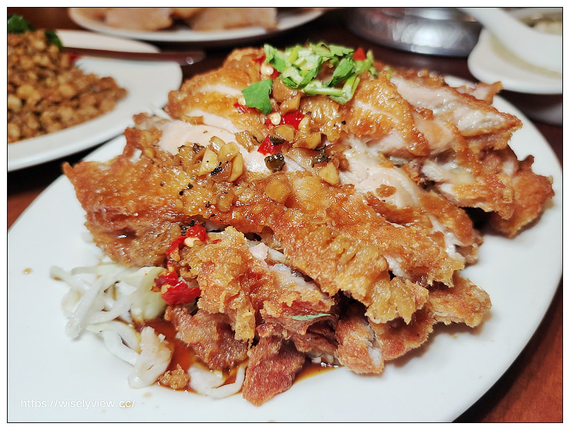 台北中正。泰味鮮泰式主題餐廳︱台大公館泰國熱炒餐廳，環境舒適菜色多，推薦椒麻雞和月亮蝦餅～捷運公館站美食 x 台大公館美食 x 自來水博物館美食