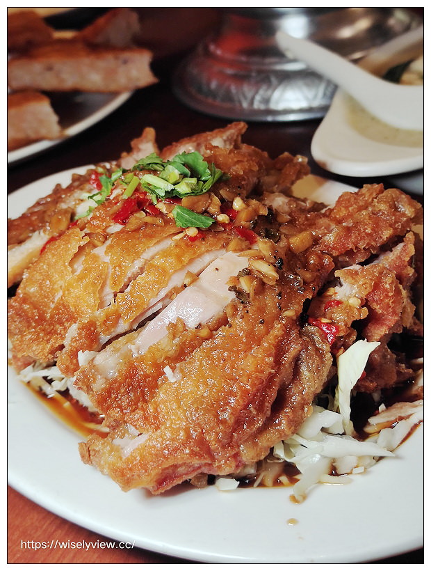 台北中正。泰味鮮泰式主題餐廳︱台大公館泰國熱炒餐廳，環境舒適菜色多，推薦椒麻雞和月亮蝦餅～捷運公館站美食 x 台大公館美食 x 自來水博物館美食