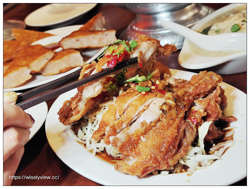 台北中正。泰味鮮泰式主題餐廳︱台大公館泰國熱炒餐廳，環境舒適菜色多，推薦椒麻雞和月亮蝦餅～捷運公館站美食 x 台大公館美食 x 自來水博物館美食