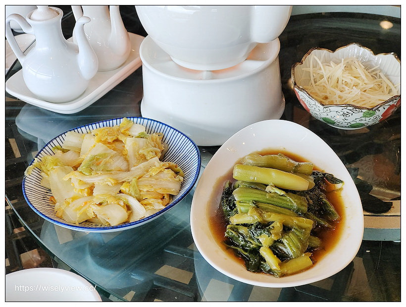 台北大安。點水樓SOGO復興店︱2021煲燒補湯冬季限定：砂鍋大魚頭or砂鍋羊肉湯四人合餐，還有大直店招牌港點五道～捷運忠孝復興站美食 x 米其林比必登