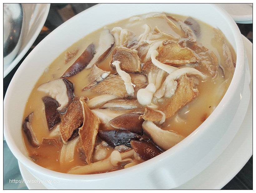 台北大安。點水樓SOGO復興店︱2021煲燒補湯冬季限定：砂鍋大魚頭or砂鍋羊肉湯四人合餐，還有大直店招牌港點五道～捷運忠孝復興站美食 x 米其林比必登