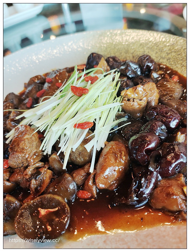 台北大安。點水樓SOGO復興店︱2021煲燒補湯冬季限定：砂鍋大魚頭or砂鍋羊肉湯四人合餐，還有大直店招牌港點五道～捷運忠孝復興站美食 x 米其林比必登