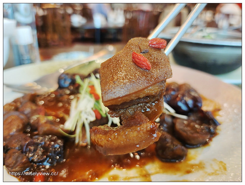 台北大安。點水樓SOGO復興店︱2021煲燒補湯冬季限定：砂鍋大魚頭or砂鍋羊肉湯四人合餐，還有大直店招牌港點五道～捷運忠孝復興站美食 x 米其林比必登