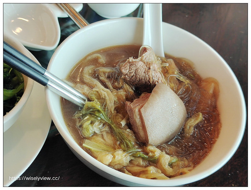 台北大安。點水樓SOGO復興店︱2021煲燒補湯冬季限定：砂鍋大魚頭or砂鍋羊肉湯四人合餐，還有大直店招牌港點五道～捷運忠孝復興站美食 x 米其林比必登