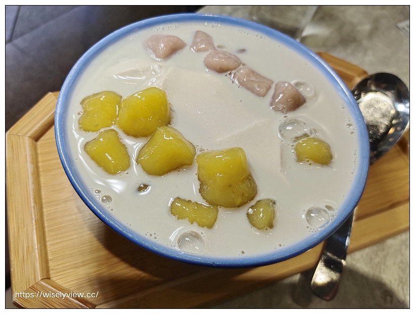 新北中和。豆韻 豆漿豆花專賣店︱手工雙圓豆花+花生芝麻大湯圓，香濃黑豆豆漿好迷人～捷運永安市場站美食 x 四號公園美食 x 中和美食 x 中和豆花