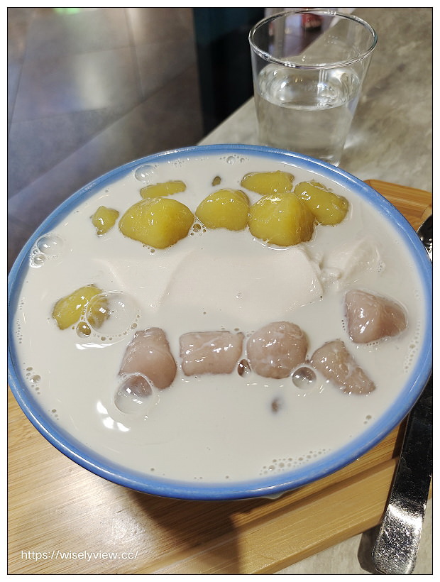 新北中和。豆韻 豆漿豆花專賣店︱手工雙圓豆花+花生芝麻大湯圓，香濃黑豆豆漿好迷人～捷運永安市場站美食 x 四號公園美食 x 中和美食 x 中和豆花