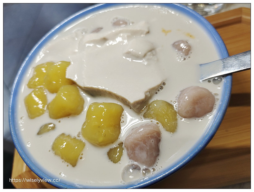新北中和。豆韻 豆漿豆花專賣店︱手工雙圓豆花+花生芝麻大湯圓，香濃黑豆豆漿好迷人～捷運永安市場站美食 x 四號公園美食 x 中和美食 x 中和豆花