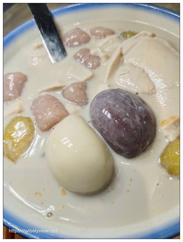 新北中和。豆韻 豆漿豆花專賣店︱手工雙圓豆花+花生芝麻大湯圓，香濃黑豆豆漿好迷人～捷運永安市場站美食 x 四號公園美食 x 中和美食 x 中和豆花