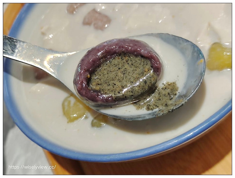 新北中和。豆韻 豆漿豆花專賣店︱手工雙圓豆花+花生芝麻大湯圓，香濃黑豆豆漿好迷人～捷運永安市場站美食 x 四號公園美食 x 中和美食 x 中和豆花