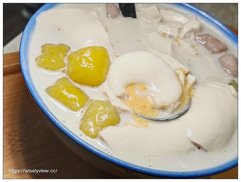 新北中和。豆韻 豆漿豆花專賣店︱手工雙圓豆花+花生芝麻大湯圓，香濃黑豆豆漿好迷人～捷運永安市場站美食 x 四號公園美食 x 中和美食 x 中和豆花