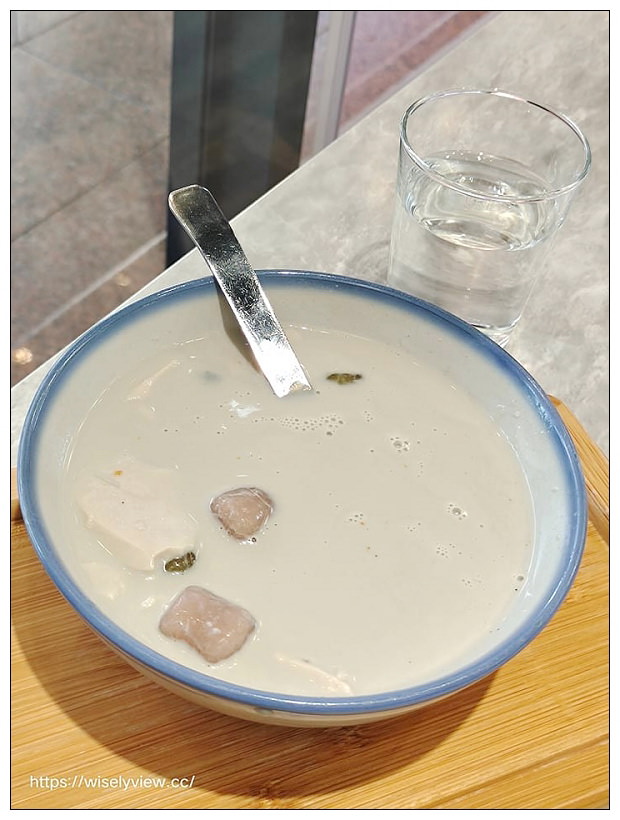 新北中和。豆韻 豆漿豆花專賣店︱手工雙圓豆花+花生芝麻大湯圓，香濃黑豆豆漿好迷人～捷運永安市場站美食 x 四號公園美食 x 中和美食 x 中和豆花