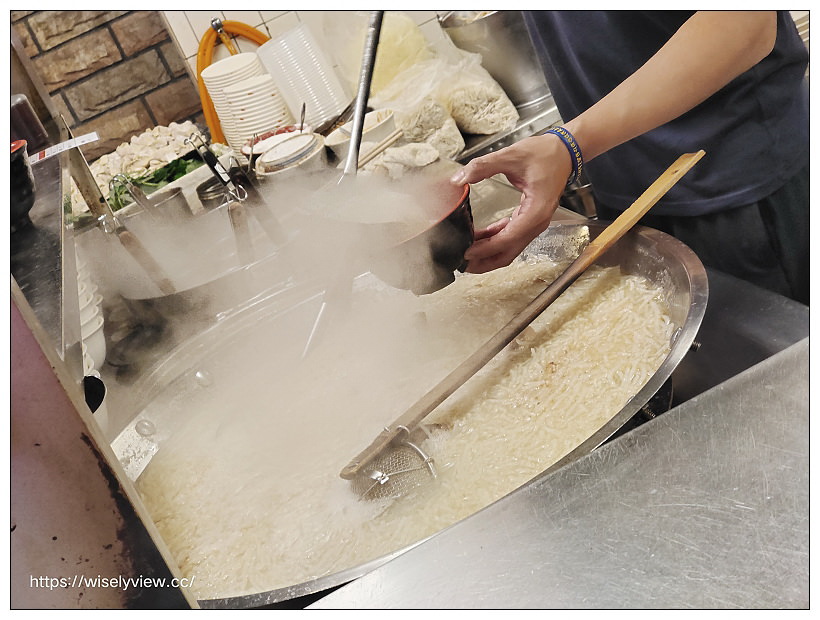 這一家麵店︱興德市場米粉湯黑白切，特推滷鍋大腸頭︱捷運萬芳醫院站