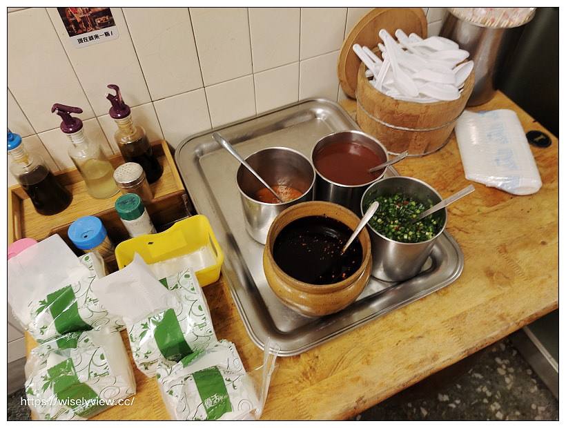 這一家麵店︱興德市場米粉湯黑白切，特推滷鍋大腸頭︱捷運萬芳醫院站