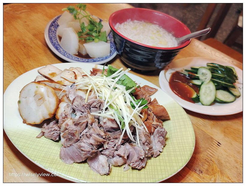 這一家麵店︱興德市場米粉湯黑白切，特推滷鍋大腸頭︱捷運萬芳醫院站