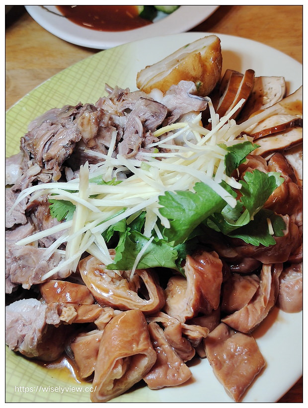 這一家麵店︱興德市場米粉湯黑白切，特推滷鍋大腸頭︱捷運萬芳醫院站