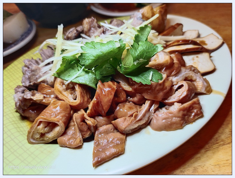 這一家麵店︱興德市場米粉湯黑白切，特推滷鍋大腸頭︱捷運萬芳醫院站