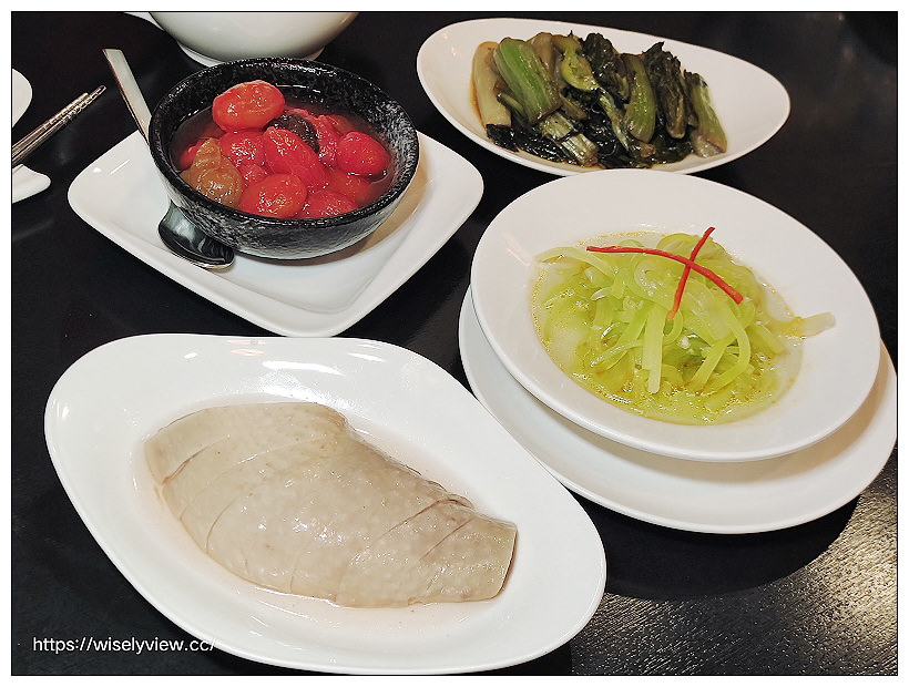 台北大安。點水樓SOGO復興店︱2021煲燒補湯(冬季限定)：砂鍋火烔雞六人合餐 + 特製手工大壽桃，W爸79歲慶生聚餐～捷運忠孝復興站美食 x 米其林必比登