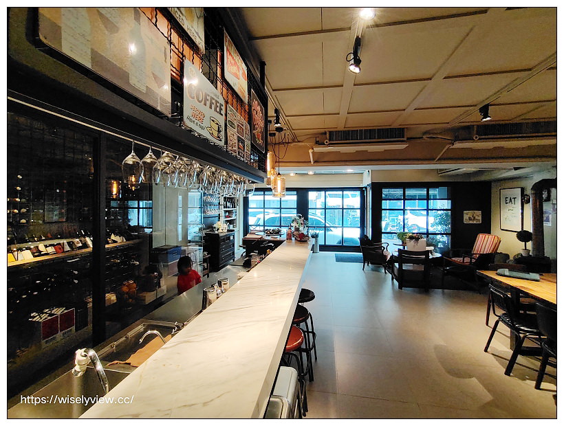 台北大安。pm wine to chill︱生活中，找到隨意放鬆自在的角落～葡萄酒專賣店且外帶享優惠，每個月固定舉辦多主題課程，還有活動包場與租借服務