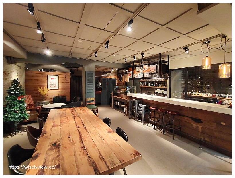 台北大安。pm wine to chill︱生活中，找到隨意放鬆自在的角落～葡萄酒專賣店且外帶享優惠，每個月固定舉辦多主題課程，還有活動包場與租借服務